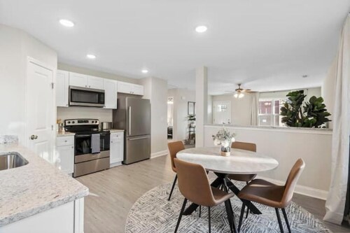 Comfy Cozy - Family Friendly - Pet Passionate