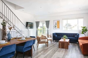 Interior - Prestige 5BR Townhome Near LA Hot Spots (Los Angeles)