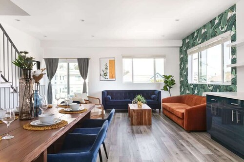 Prestige 5BR Townhome Near LA Hot Spots