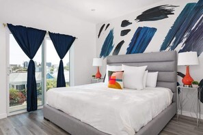 4 bedrooms, iron/ironing board, WiFi, bed sheets