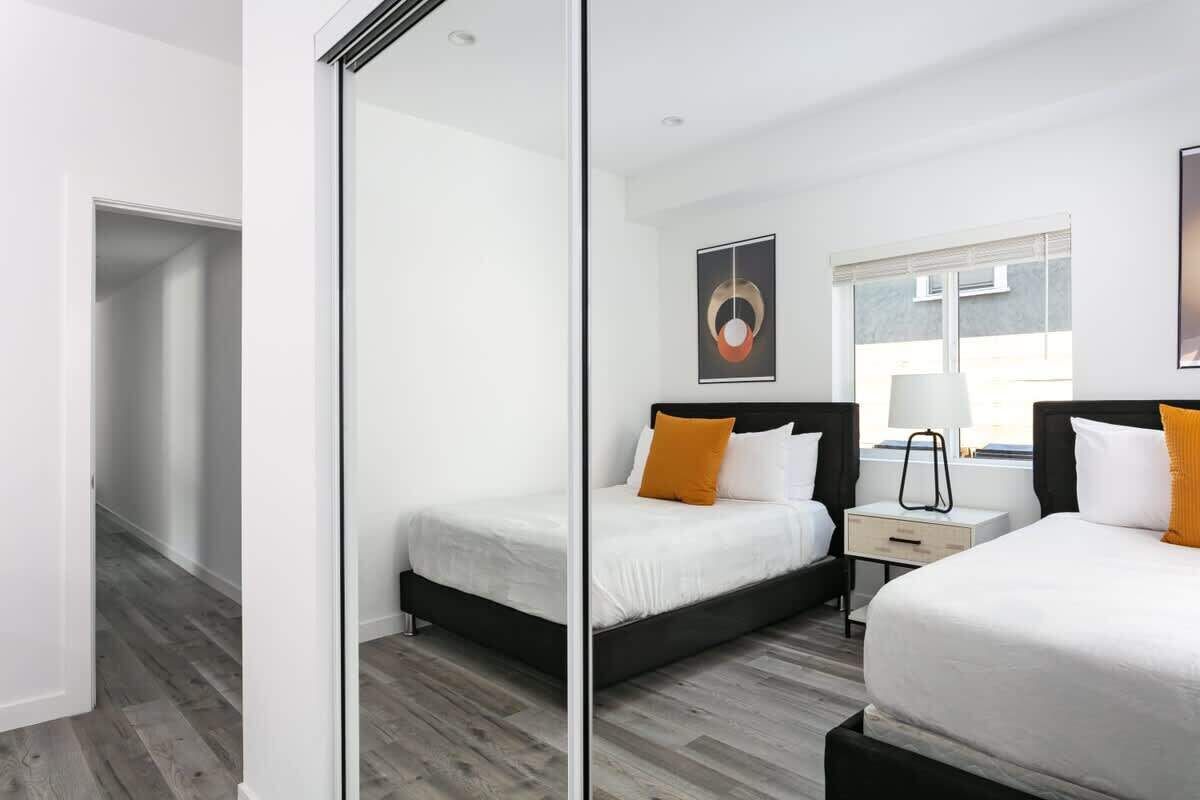 4 多间卧室、熨斗/熨衣板、WiFi、床单