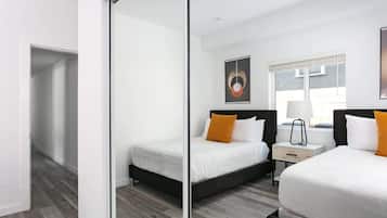 4 bedrooms, iron/ironing board, WiFi, bed sheets