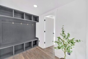 Interior - City Chic: Your Ideal Stay (Charlotte)