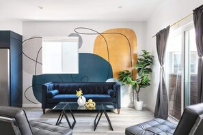 Televisión y oficina 