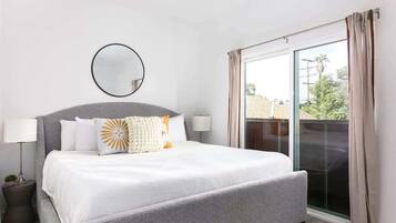 4 bedrooms, iron/ironing board, WiFi, bed sheets