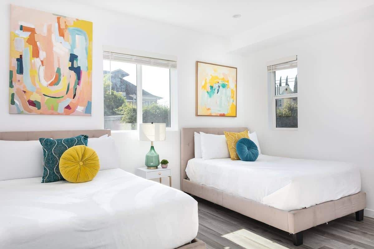 4 habitaciones, tabla de planchar con plancha, wifi y ropa de cama 