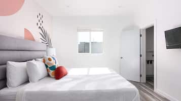 4 bedrooms, iron/ironing board, WiFi, bed sheets