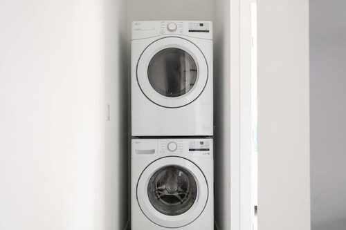 Central LA Escape Near Universal & Beaches