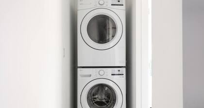 Central LA Escape Near Universal & Beaches