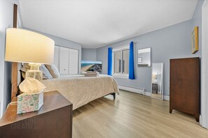 2 bedrooms, desk, iron/ironing board, travel crib