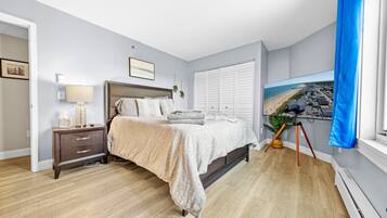 2 bedrooms, desk, iron/ironing board, travel cot