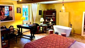 Unclassified image, 4 of 10, button - Manoir De La Barre (Ceton)