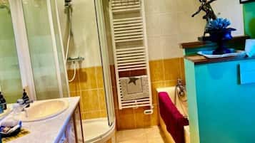 Basic Room, City View | Bathroom