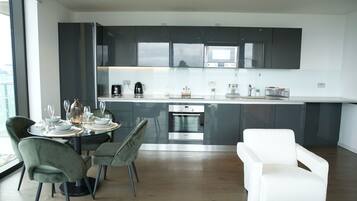 Deluxe Apartment, 1 Double Bed | Living area