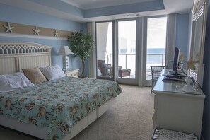 3 عدّة غرف نوم وخدمة الإنترنت وملاءات أسرّة