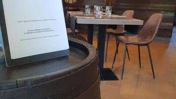 Bar (in der Unterkunft)