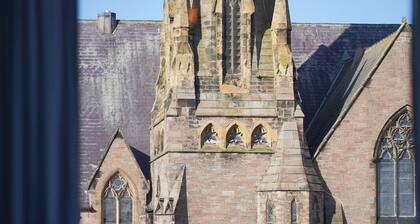 *NEW*The Procession: Grade II Listed, Pet Friendly