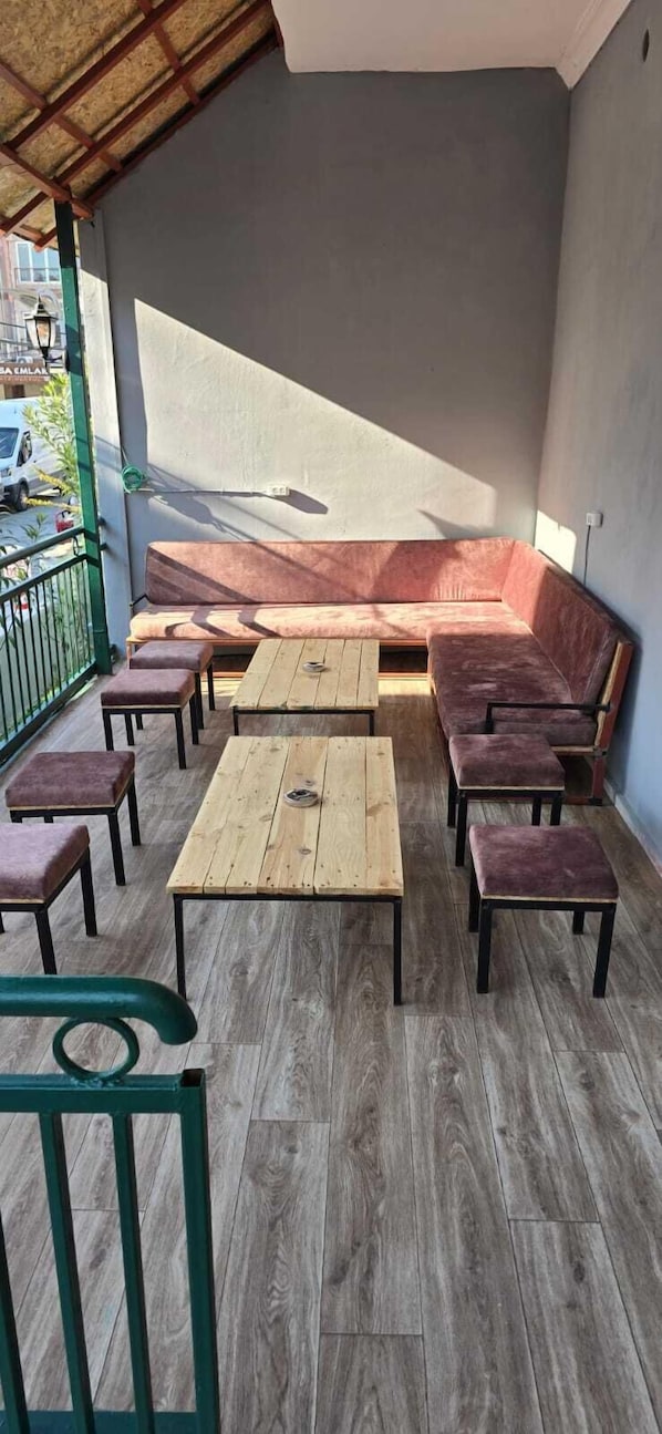Bar-salon dans le hall
