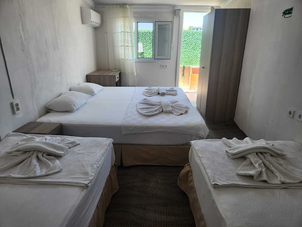 Habitación cuádruple | Wifi gratis y ropa de cama 