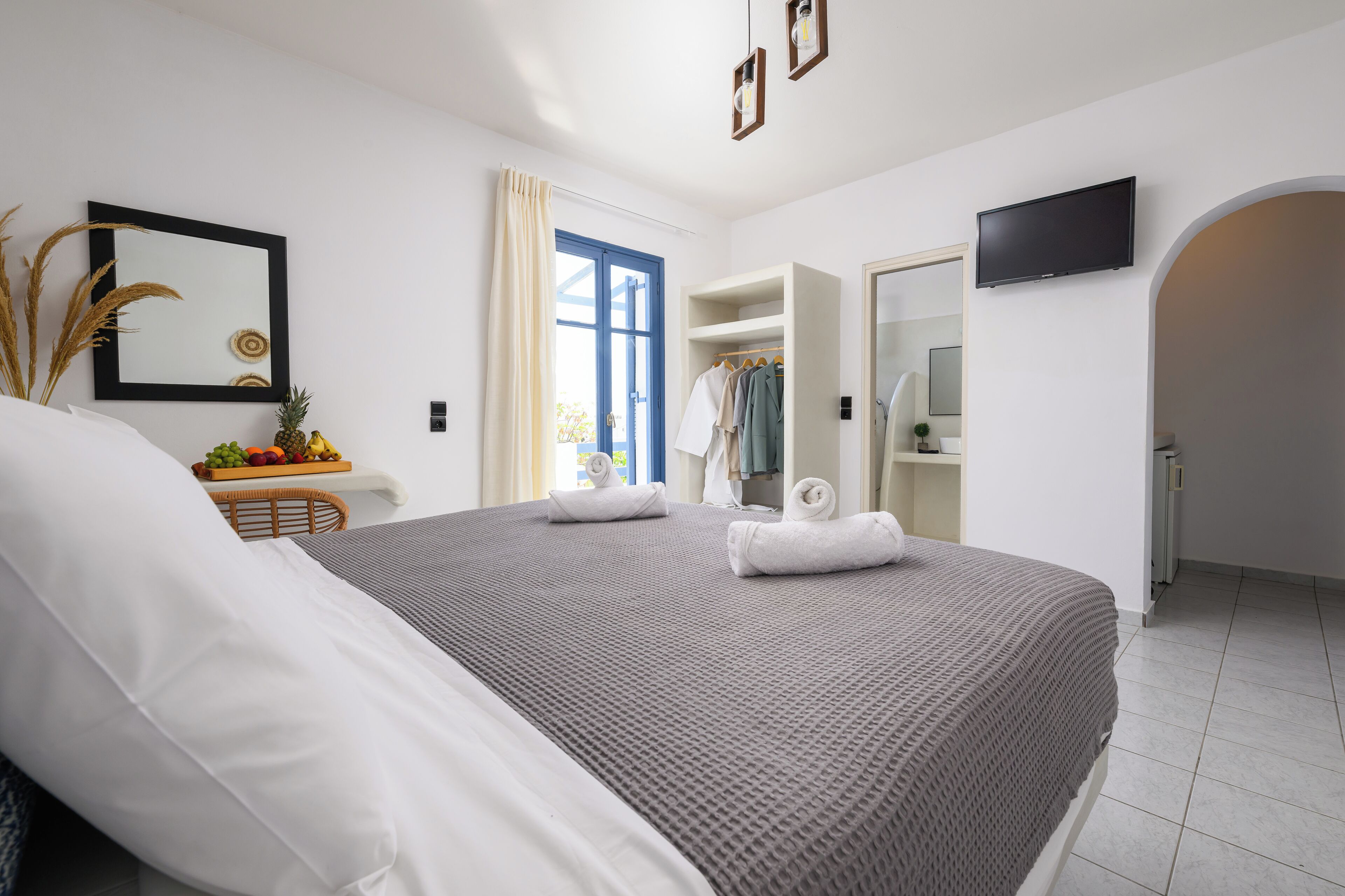 In-room safe, soundproofing, free WiFi, bed sheets