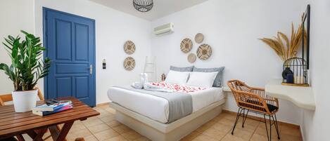 Superior tweepersoonskamer, gedeeltelijk uitzicht op oceaan | Een kluis op de kamer, geluiddichte muren, gratis wifi, beddengoed