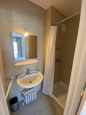 Apartment | Bathroom