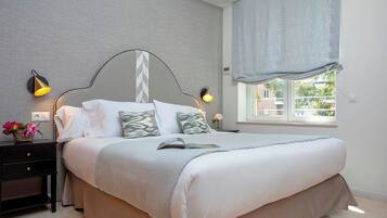 5 slaapkamers, een bureau, een strijkplank/strijkijzer, wifi