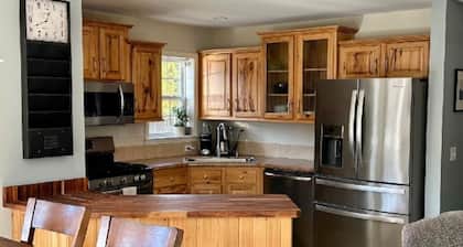 Quiet 3-bedroom house in Southwest Harbor, perfect for families with pets!