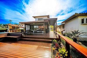Maison, 3 chambres, climatisation, au bord de la plage | Terrasse/patio