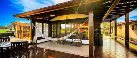 Maison, 3 chambres, climatisation, en bord de plage | Restauration extérieure