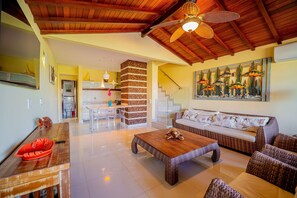 Casa, 3 habitaciones, aire acondicionado, junto a la playa | Área de sala de estar