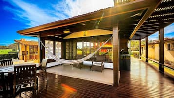 House, 3 Bedrooms, Air conditioning, Beachside | Outdoor dining