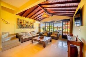 House, 3 Bedrooms, Air conditioning, Beachside | Living area