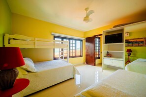 Casa, 3 habitaciones, aire acondicionado, junto a la playa | 3 habitaciones, decoración personalizada y muebles diferentes 