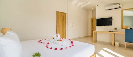 8 bedrooms, iron/ironing board, WiFi, bed sheets