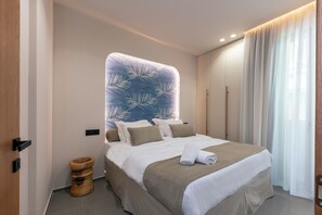 2 chambres, coffres-forts dans les chambres, fer et planche à repasser