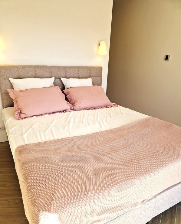 3 bedrooms, iron/ironing board, travel cot, WiFi