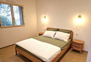 3 bedrooms, iron/ironing board, travel cot, WiFi