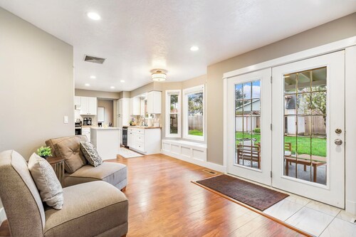 Peaceful Parkside Pad - Game Room