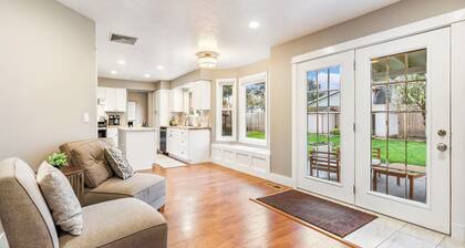 Peaceful Parkside Pad - Game Room