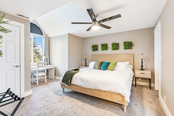 4 bedrooms, desk, iron/ironing board, free WiFi