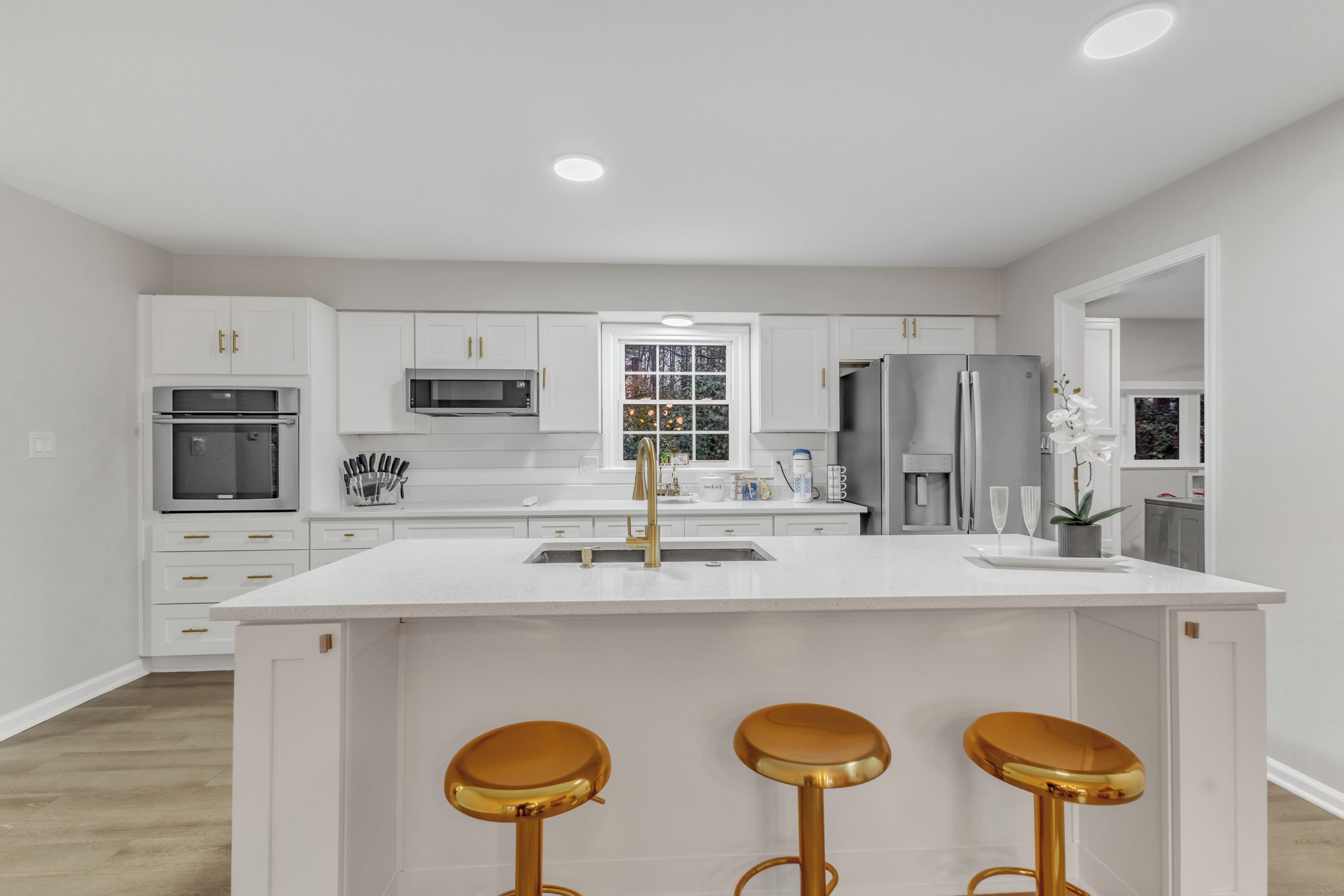 Micro-ondes, four, plaque de cuisson, lave-vaisselle