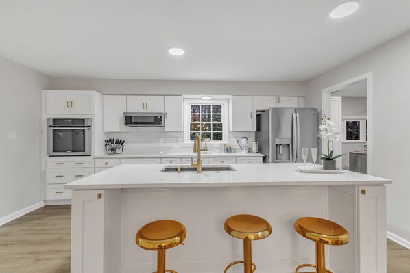 Mikrowelle, Ofen, Herdplatte, Geschirrspüler