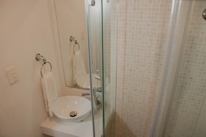 Comfort Apartment, 2 Bedrooms, City View | Bathroom - 2BR APARTMENT IN THE WALLED CITY (Cartagena)