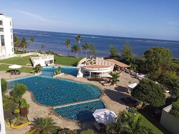 Oceanline Beachfront Apartments Shanzu - Mombasa