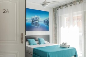 1 slaapkamer, een strijkplank/strijkijzer, reisbedje, gratis wifi