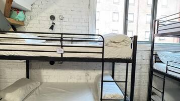Dortoir Partagé, hommes uniquement, animaux de compagnie interdits | Wi-Fi gratuit