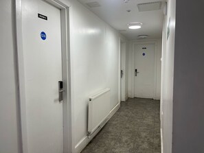 Hallway - Rahman Hostel - Manchester (Manchester)