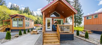 Rainforest Tiny Home Retreat: Nordic