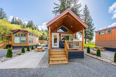 Rainforest Tiny Home Retreat: Nordic